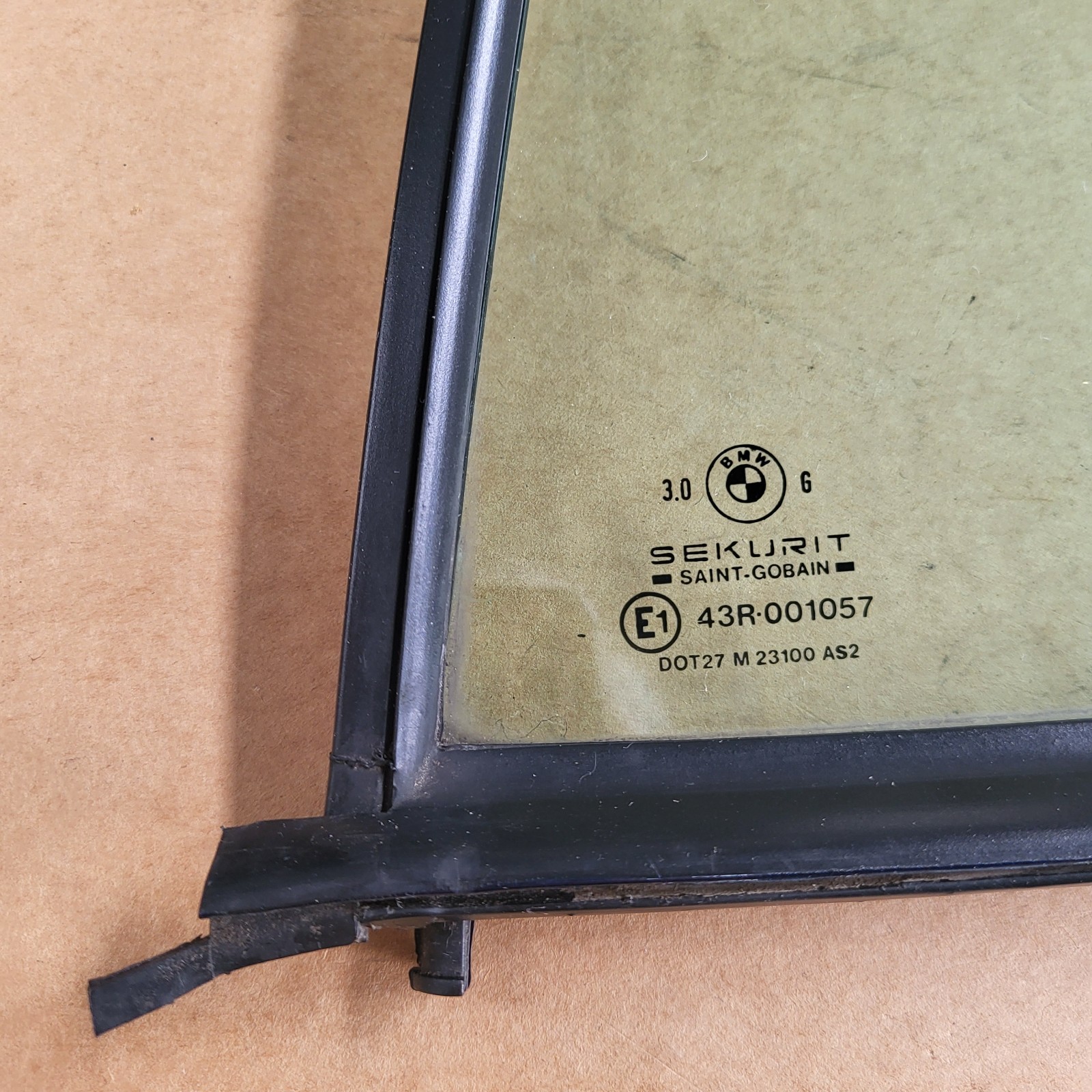 BMW E36 Limousine Seiten Scheibe Tür Fenster Glas HINTEN LINKS Fahrer Seite