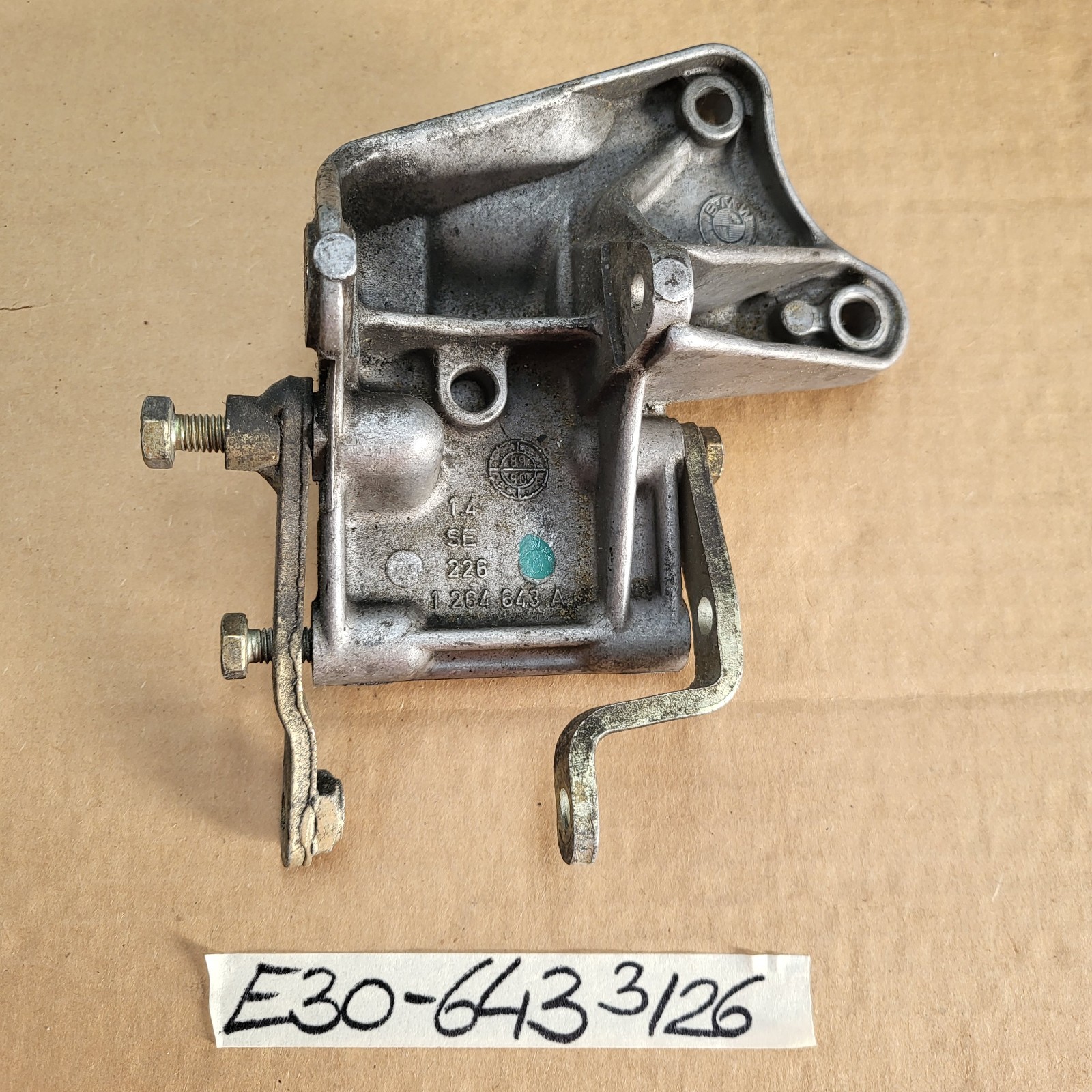 BMW E30 Servo Halter 1264643 Servopumpe Lagerbock Halterung
