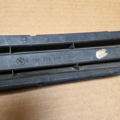 Gitter BMW E46 Limousine Tour. Scheinwerfer Abdeckung Stoßstange rechts 8195294