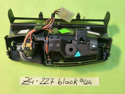 BMW Z4 Mittelkonsole Ablagefach Aschenbecher schwarz 7037227 Zigaretten Anzünder