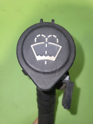 BMW E60 E61 E63 E64 Stutzen für Befüllkanal Deckel Wischwasser Behälter 7144396