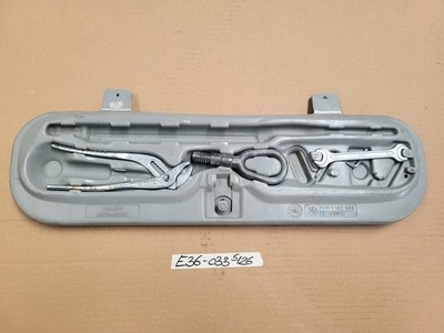 BMW E36 Werkzeugkasten  Werkzeug Box  1182033 Zange Maulschlüssel Abschleppöse